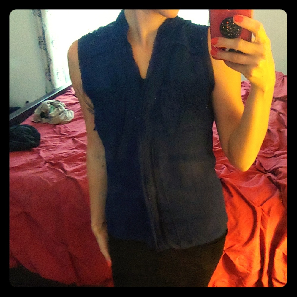 High low work blouse, nice detail, button up